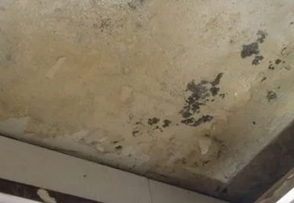 宜宾市阳台漏水维修公司分享下宜宾市卫生间渗水维修需要注意哪些问题。